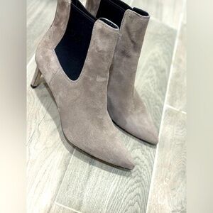 Veronica Beard Leeland Pointed Toe Chelsea‎ Bootie Taupe Suede Size 9